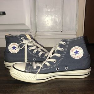Navy blue converse (high top)